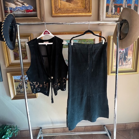 Vintage Char Sante Fe Hand painted washable suede set. - Picture 2 of 7